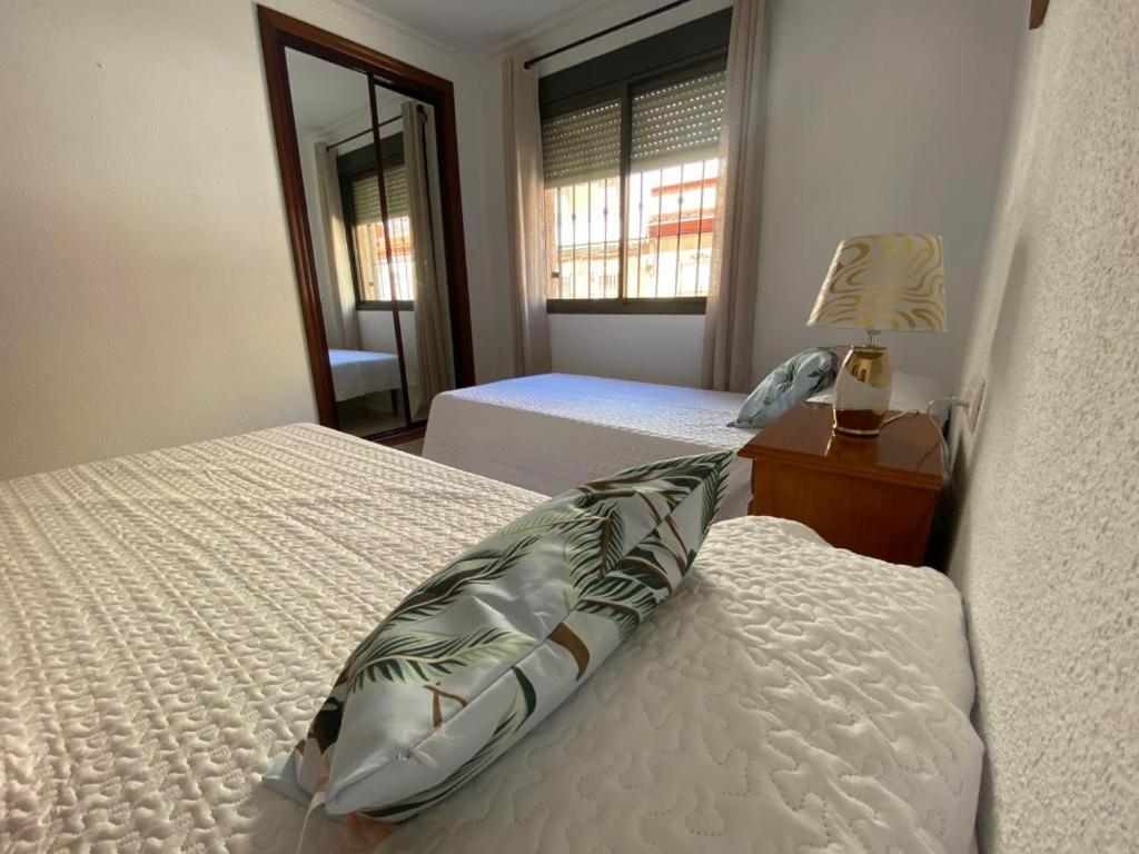 Apartamento Familiar En Barrio Reina Victoria Huelva Exterior foto